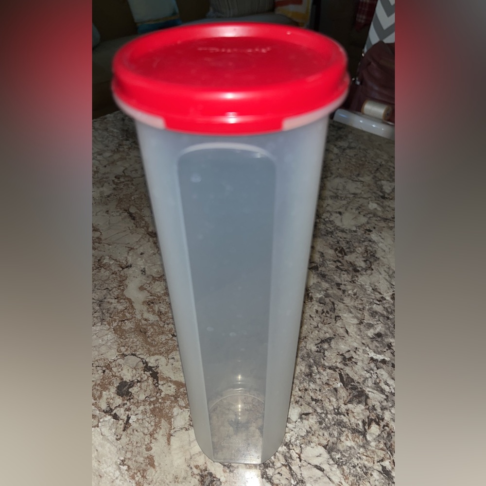 Tupperware Spaghetti Dispenser w/ Red Seal